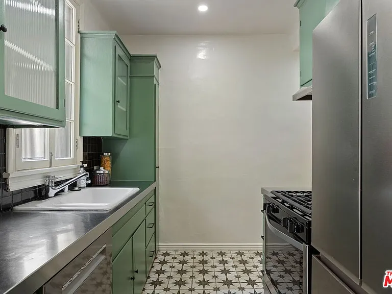 1345 N Hayworth Ave #2 — Photo 16