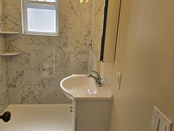 4th image of 436 Anderson Ave APT 3