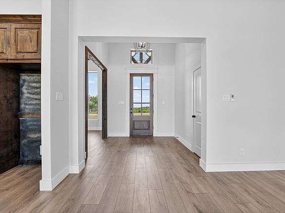 5th image of 517 Longhorn Dr