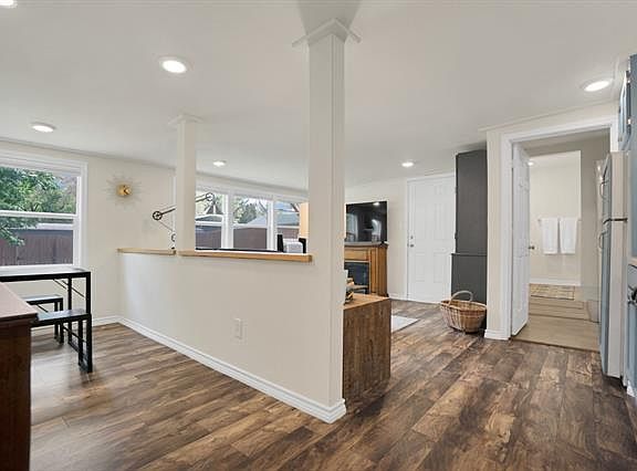 4th image of 226 N Lucas Dr Unit B