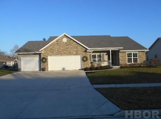 321 Winter Pine Dr, Findlay, OH 45840