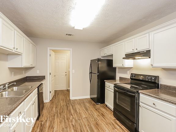 5th image of 528 Simpson Place Dr