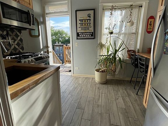 5th image of 2056 N Sawyer Ave APT 3B