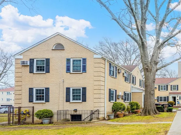 64-11 Springfield Blvd #B, Oakland Gardens, NY 11364