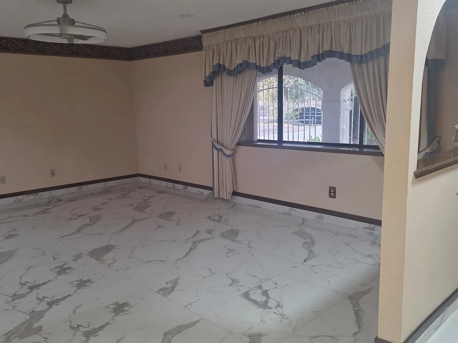 3 bed, 1816 sqft, $3,200 — Photo 2