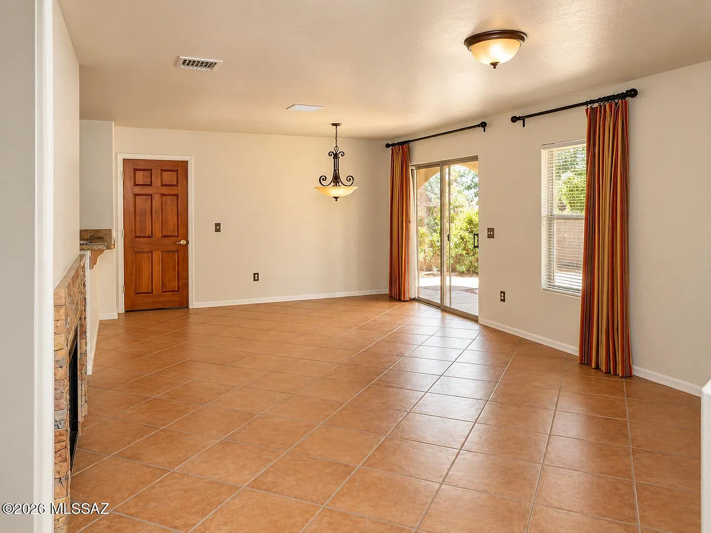3 bed, 2.5 bath, 2042 sqft, $1,995 — Photo 3