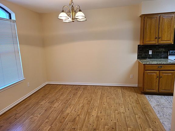 4th image of 209 Oak Hill Dr