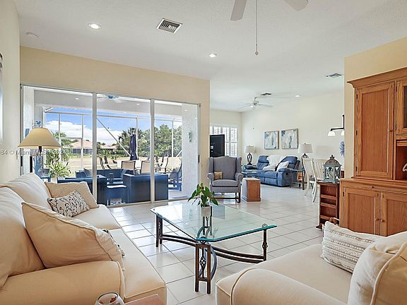 4th image of 3122 SE Brierwood Pl