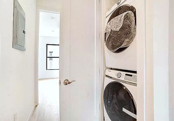 4th image of 2243 1st Ave #2A