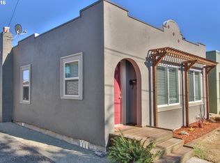 556 S 9th St, Coos Bay, OR 97420