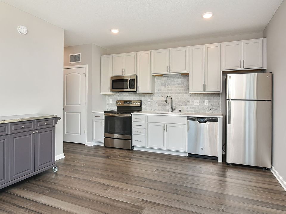 1st image of 829 Marshall St NE #328