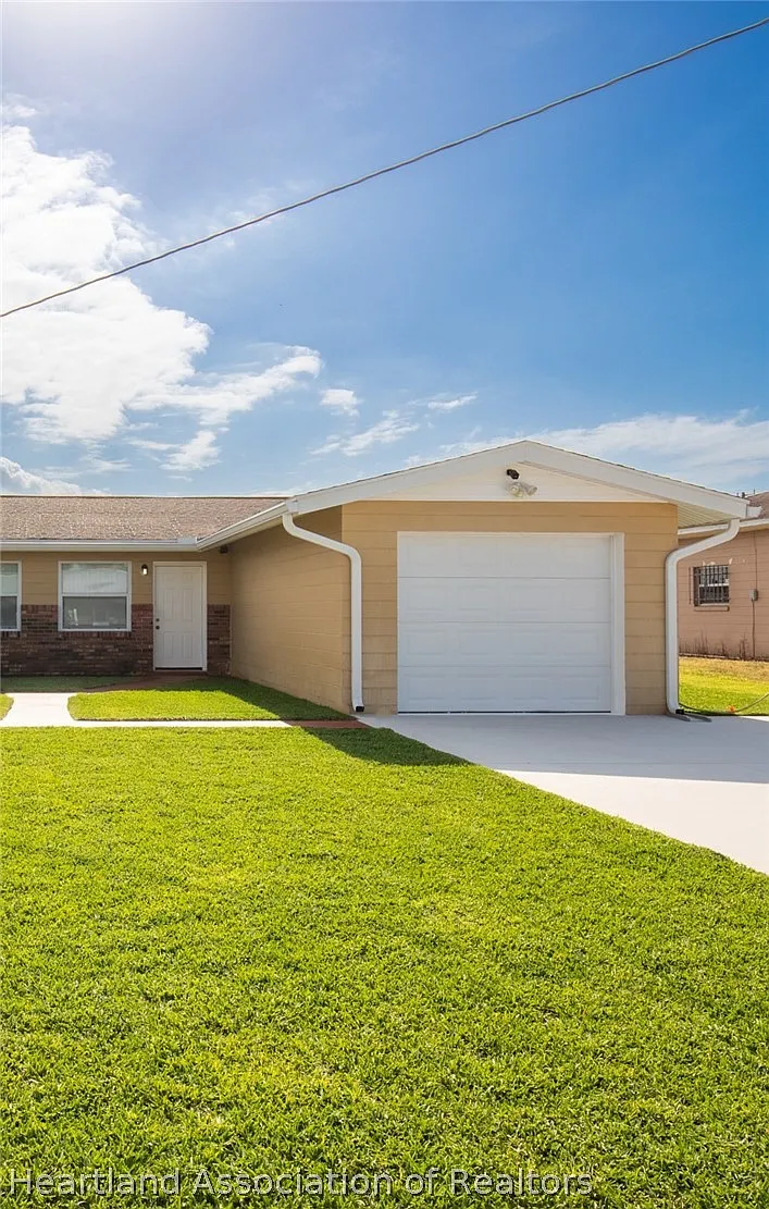 2 bed, 1.0 bath, 800 sqft, $1,395 — Photo 1