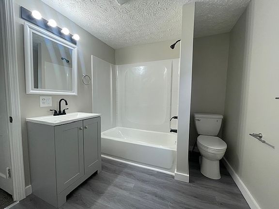 5th image of 2229 25th St SW