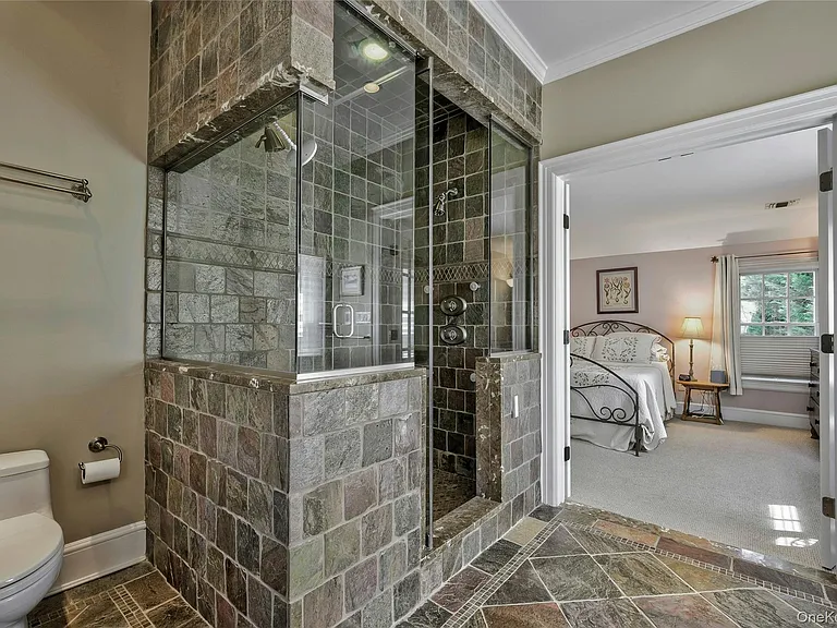 14 Buckingham Pl — Photo 30
