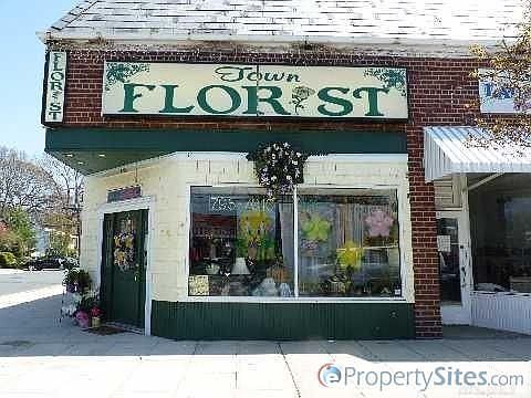 5th image of 1025 Park Blvd