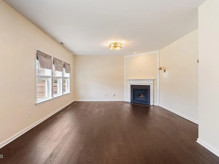 855 Ember Dr — Photo 12