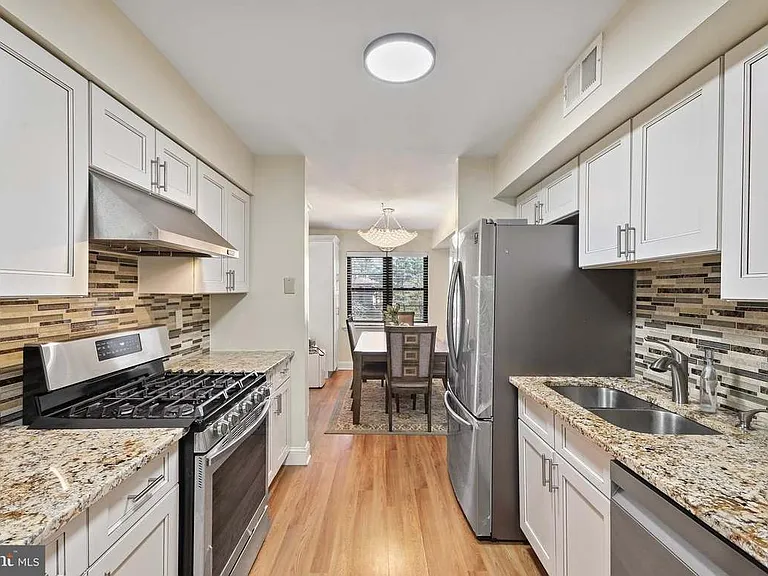 2032 Old Stone Mill Dr #2032 — Photo 6