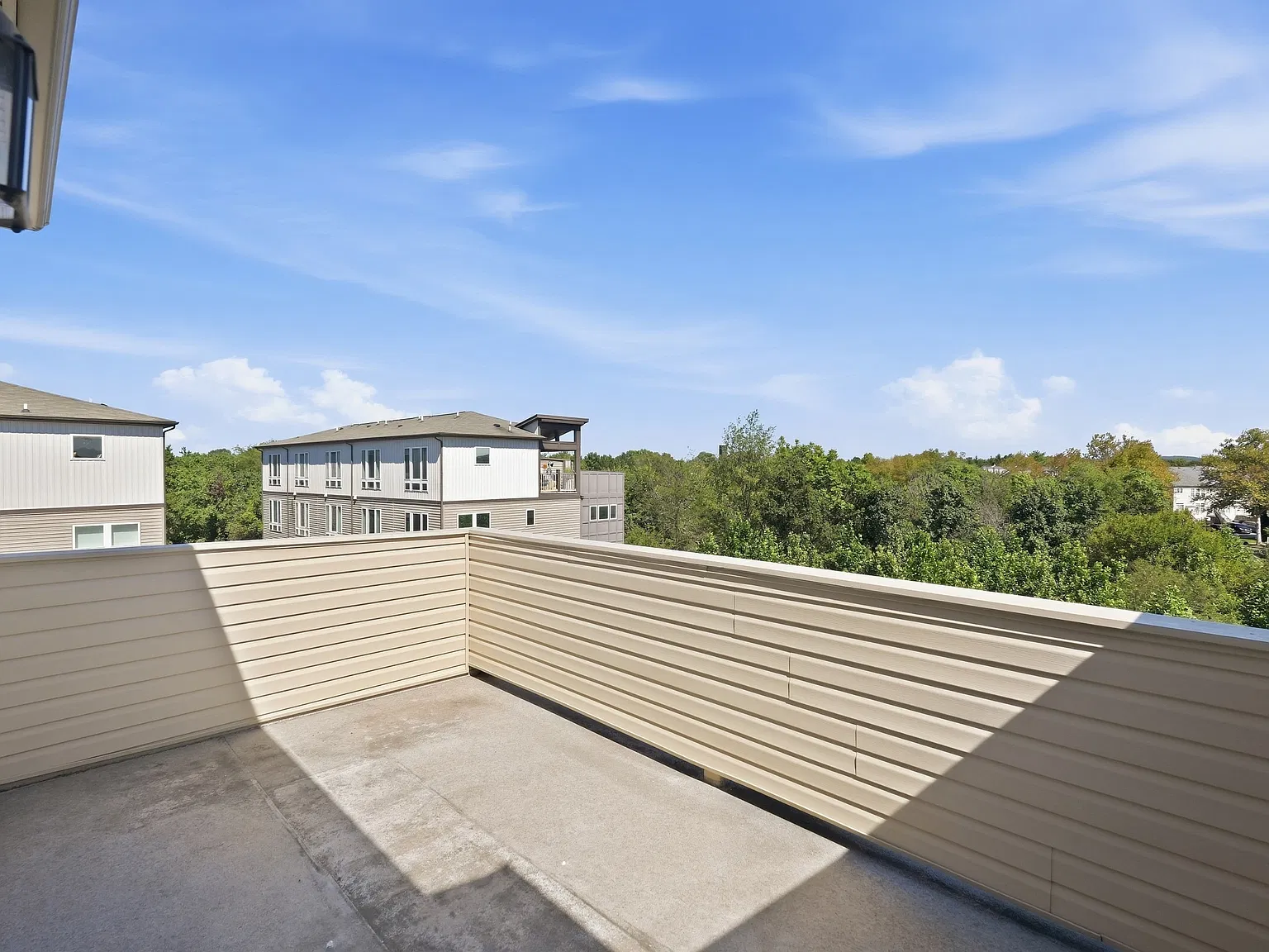 3 bed, 2.5 bath, 2048 sqft, $2,700 — Photo 3