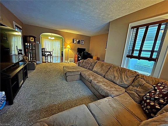 3rd image of 426 Seaman Ave