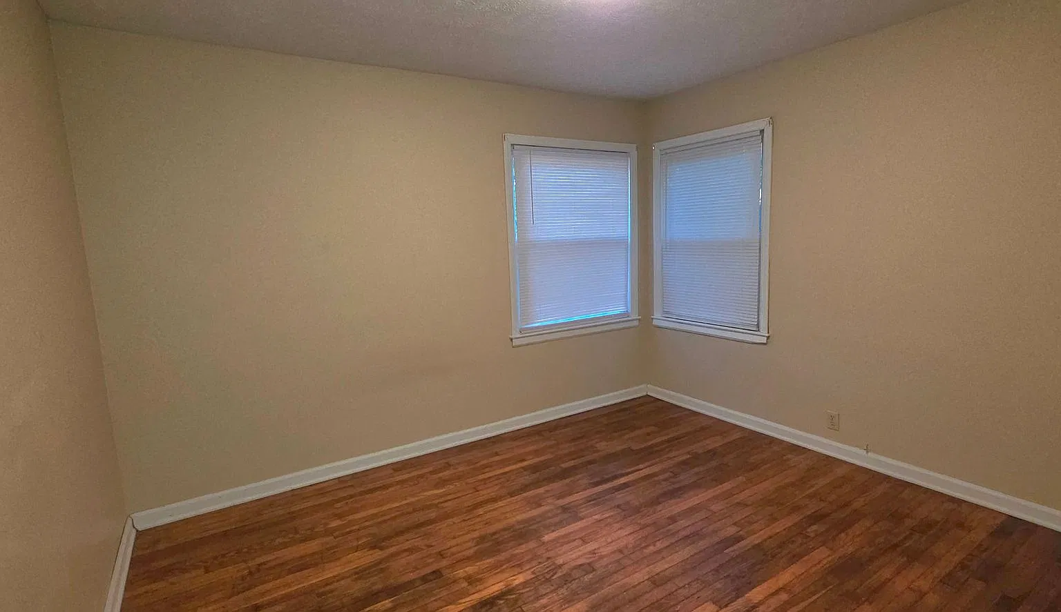 Southeast 2 BR house! 1 car garage! $995! — Photo 3