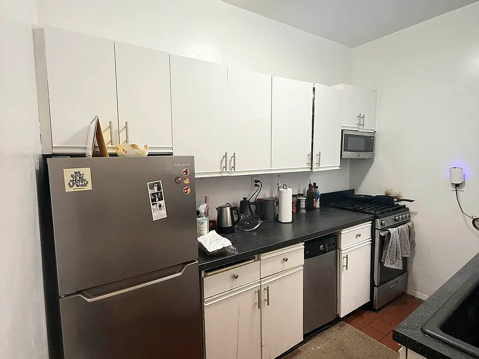415 W 52nd St #3B