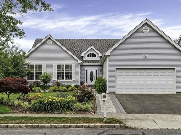 6 Amberson Place, Melville, NY 11747