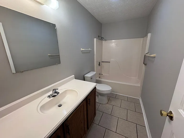 105 Grogan Cir — Photo 6