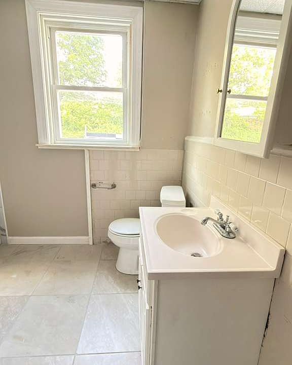 1st image of 79 Hamlin St Floor 1