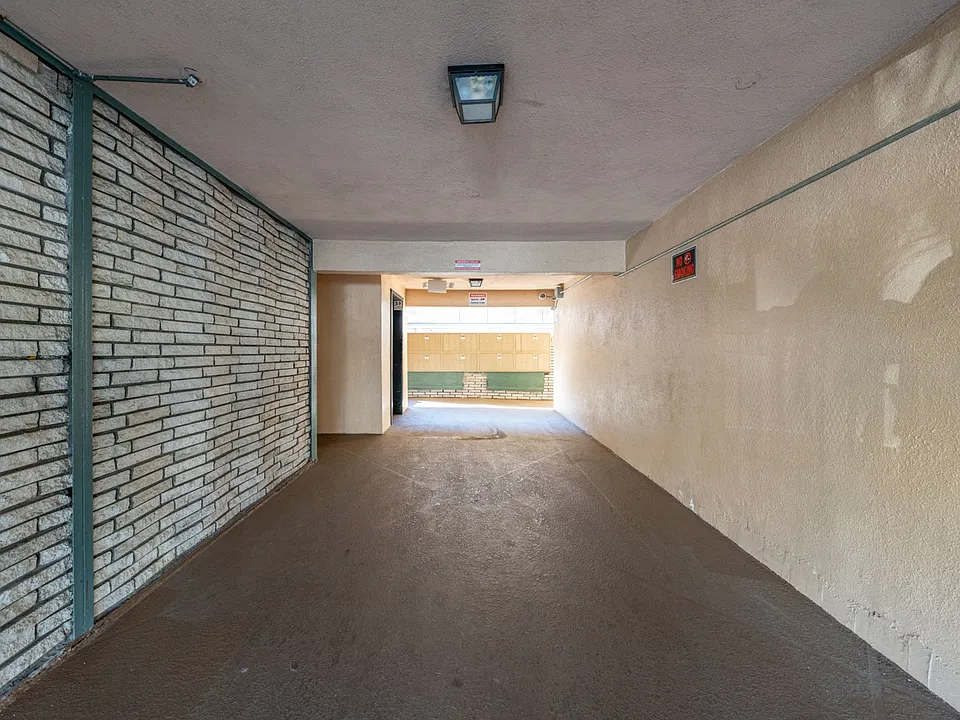Building Photo 5