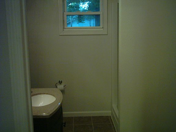 5th image of 814 Haley St