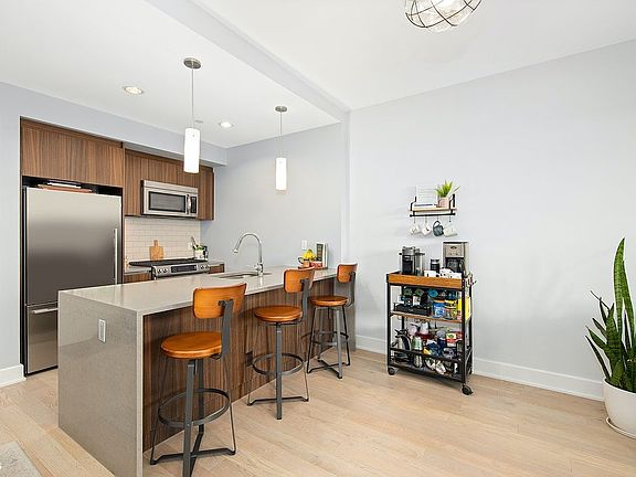 4th image of 5-27 51st Ave Unit 2B