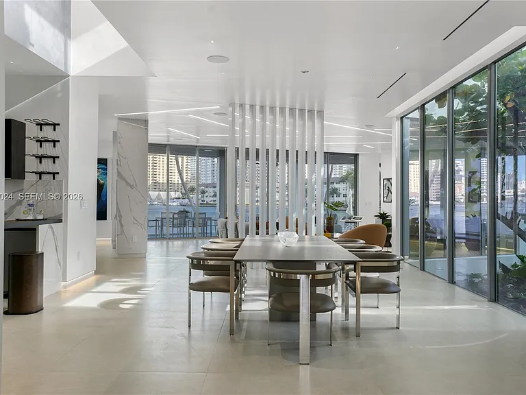 501 Palm Dr — Photo 22