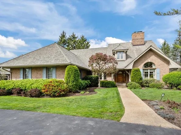 1280 Fiore Dr, Lake Forest, IL 60045