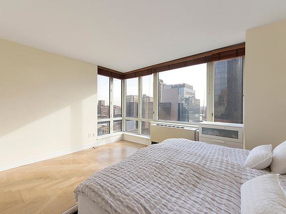 5th image of 401 E 60th St APT 15A