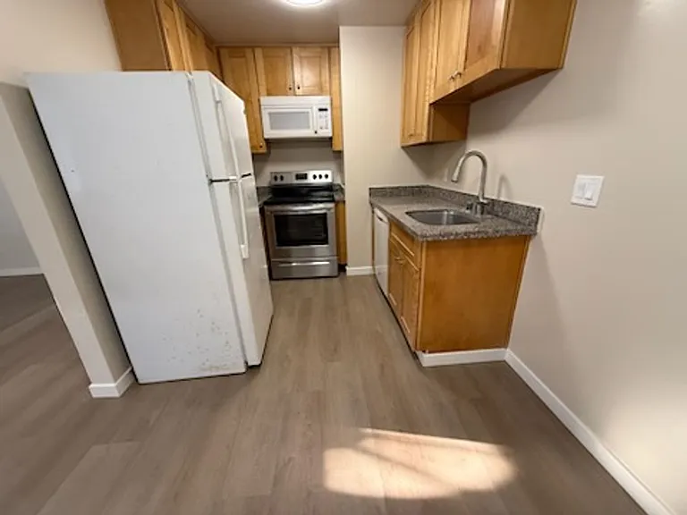 1132 Capuchino Ave — Photo 5