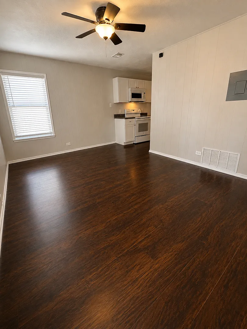 3-Bedroom Ready to Move In! — Photo 2