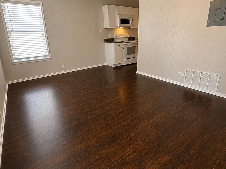 123 Harwood Dr — Photo 2