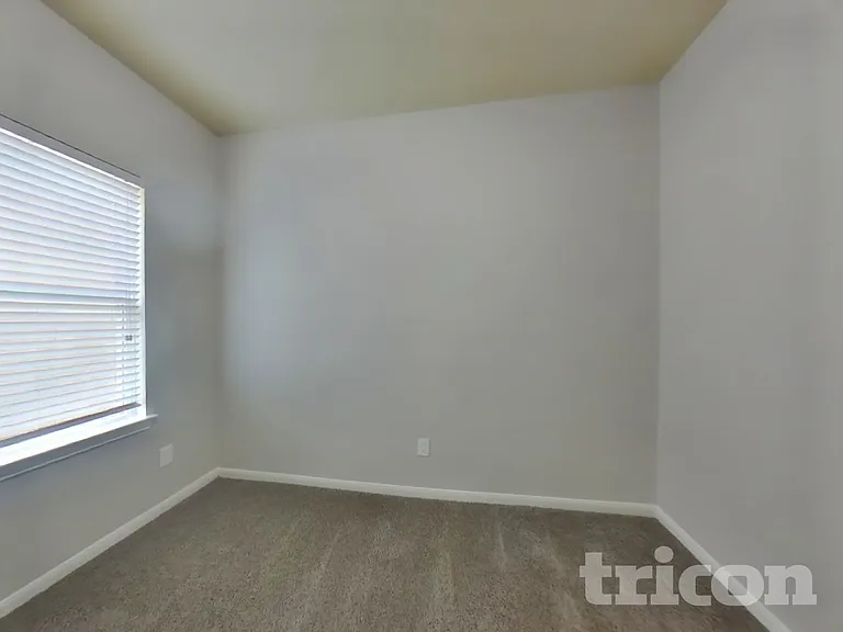 2122 Hackberry Bank Ln — Photo 13