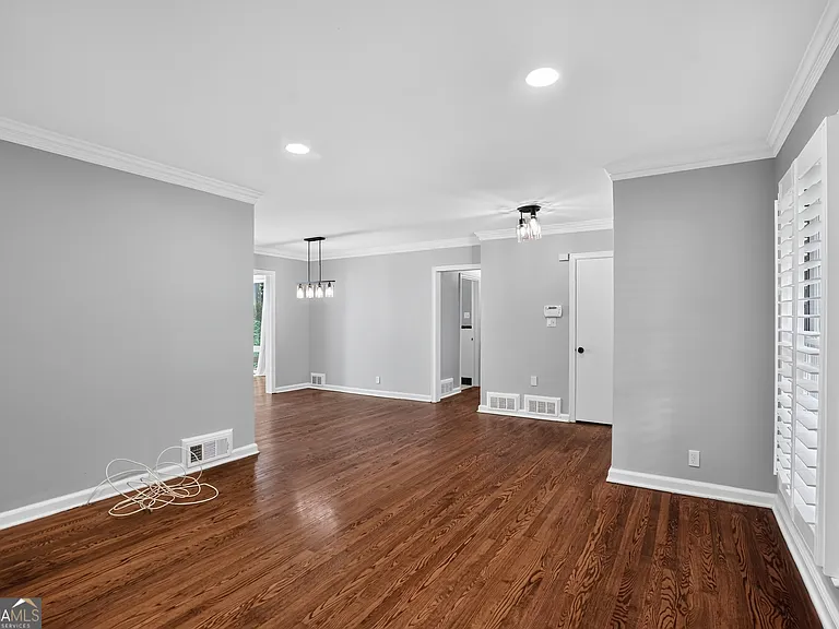 807 Cardova Dr NE — Photo 11