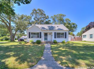 2202 Oak Ave, Muskegon, MI 49445