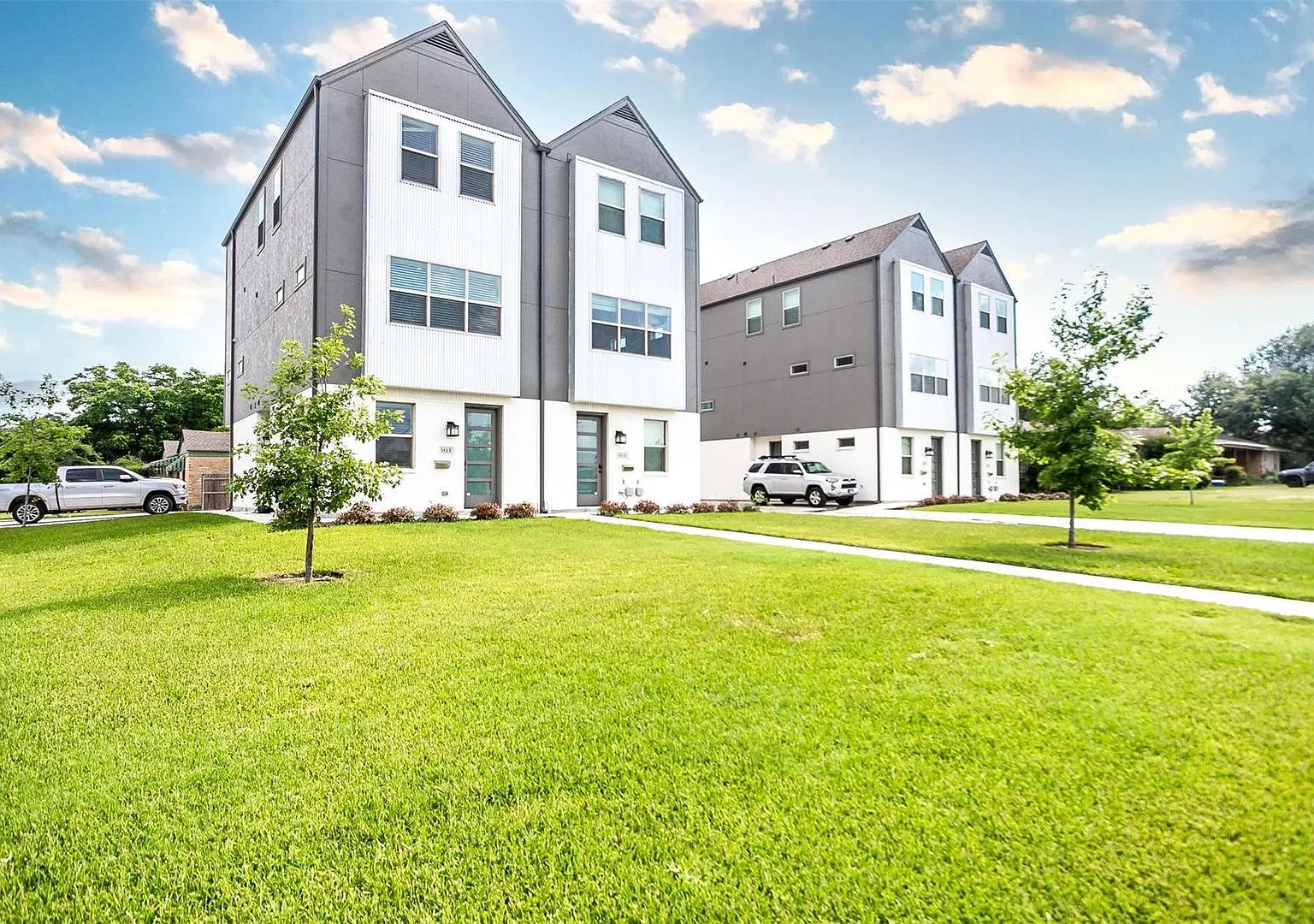 Westcliff Area 5 Bedrooms, 5 Bath Three Story Townhome — Photo 1