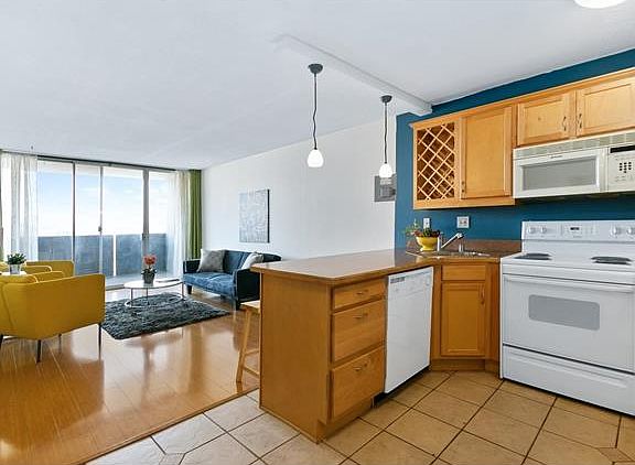 4th image of 909 N Logan St APT 10H