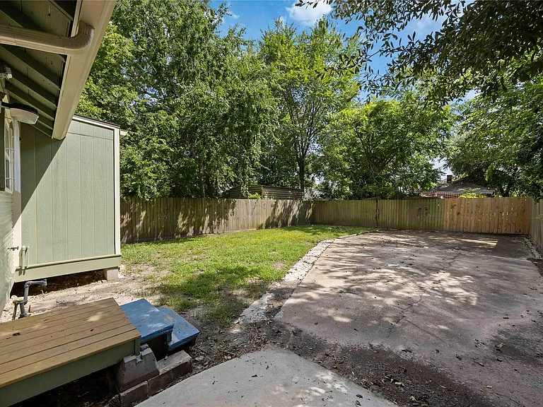 2814 Francis St — Photo 15