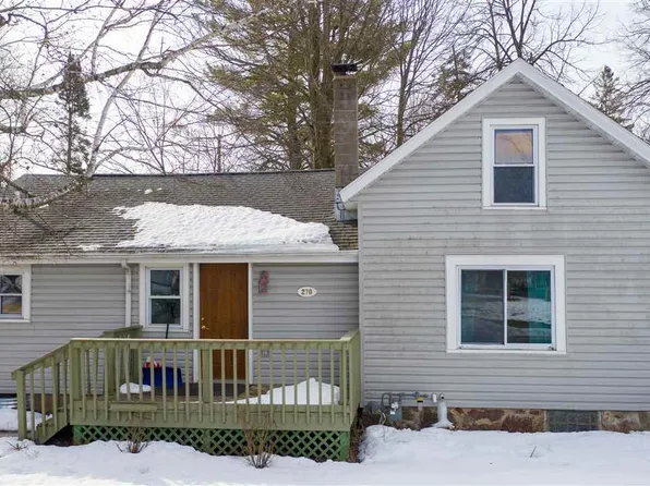 270 Division St, Iola, WI 54945