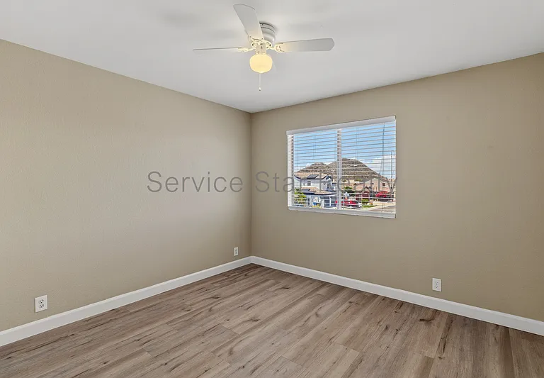 2104 E Behrend Dr — Photo 14