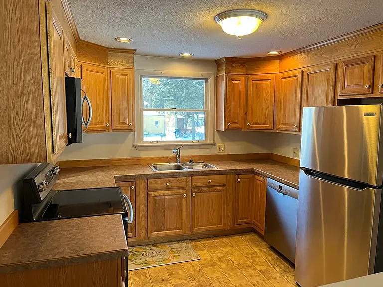 611 Amherst Rd — Photo 3