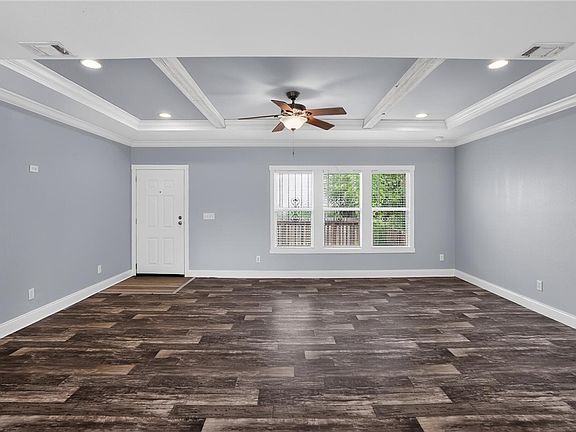 3rd image of 528 Claride St