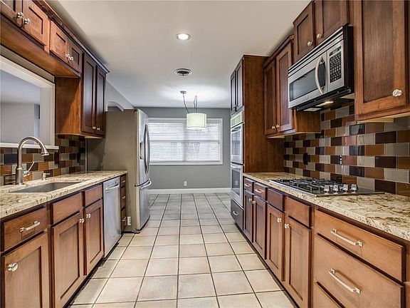 3rd image of 3751 Crown Shore Dr