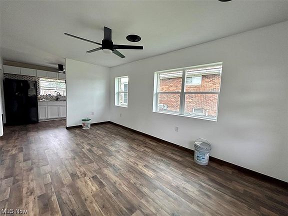 4th image of 828 Belrock Ave