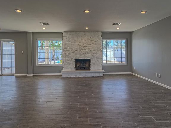 3rd image of 137 W Palmcroft Dr